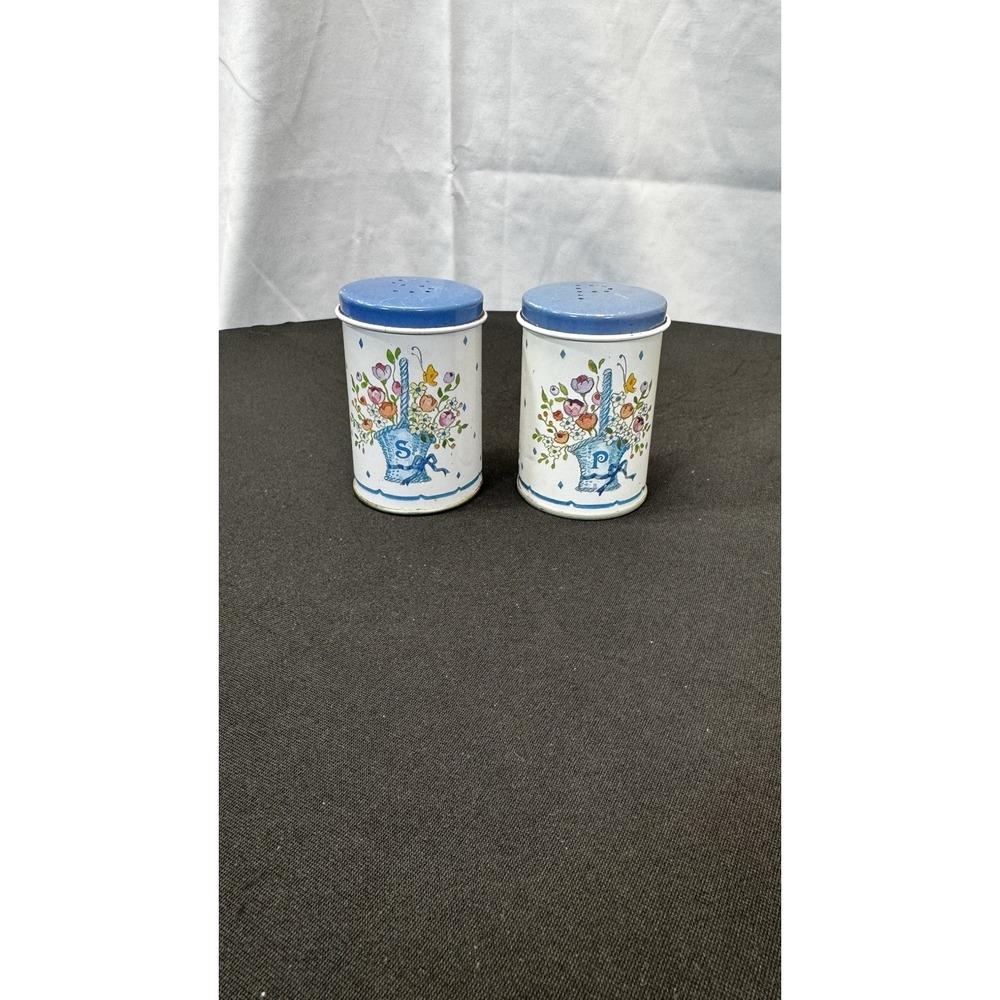 Vintage 1989 Harten International Floral Tin Salt & Pepper Shaker